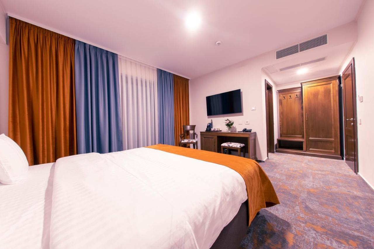 Hotel Aura Unirii Алба-Юлия Экстерьер фото
