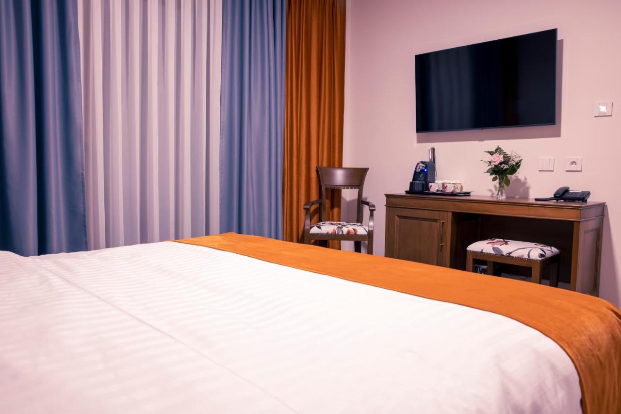 Hotel Aura Unirii Алба-Юлия Экстерьер фото