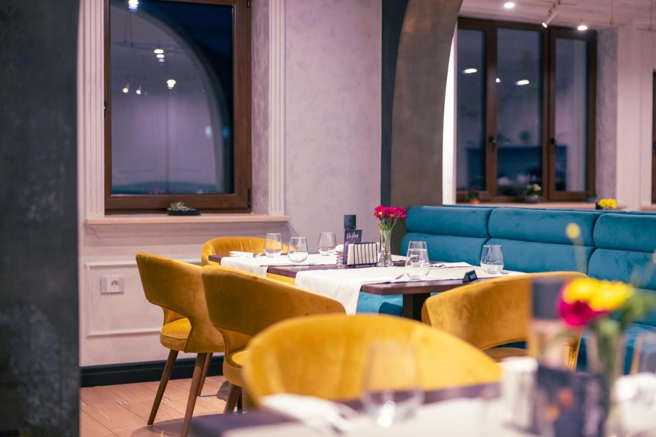 Hotel Aura Unirii Алба-Юлия Экстерьер фото
